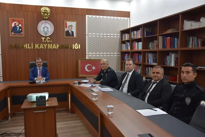 Salihli'de tehlike saçan yapılar için düğmeye basıldı: Şehir estetiği yeniden şekilleniyor