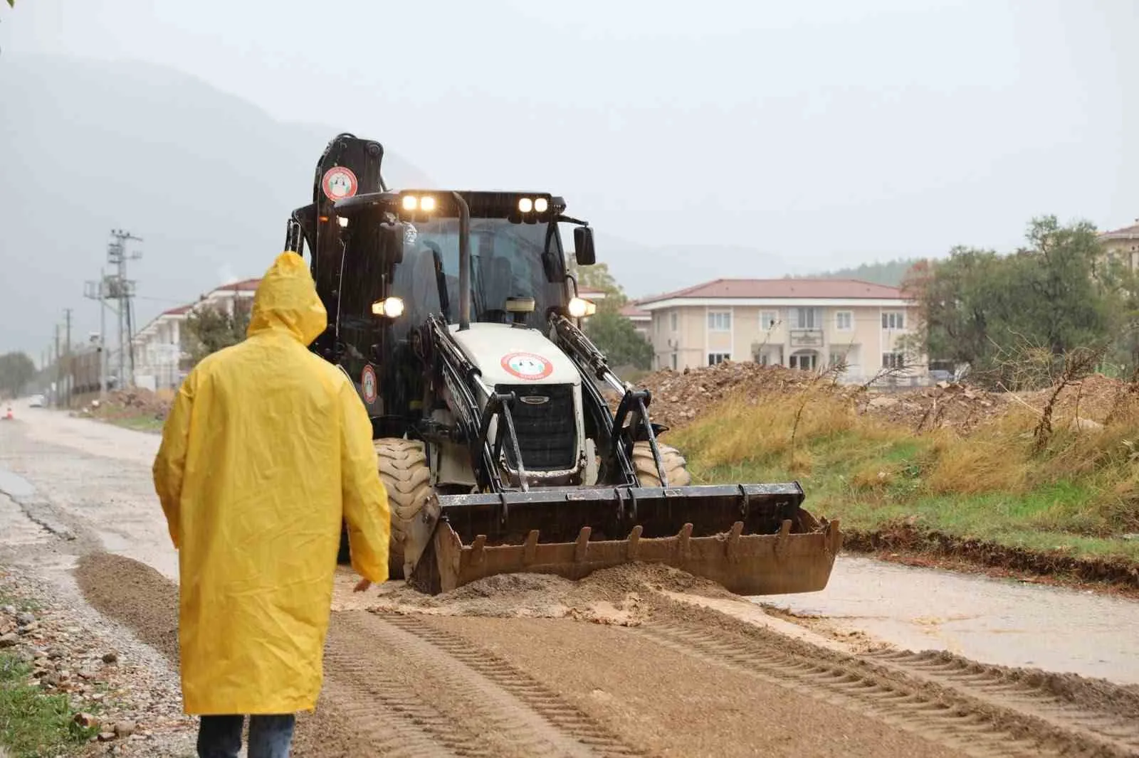 Menteşe'de yağış alarmı: Ekipler teyakkuzda