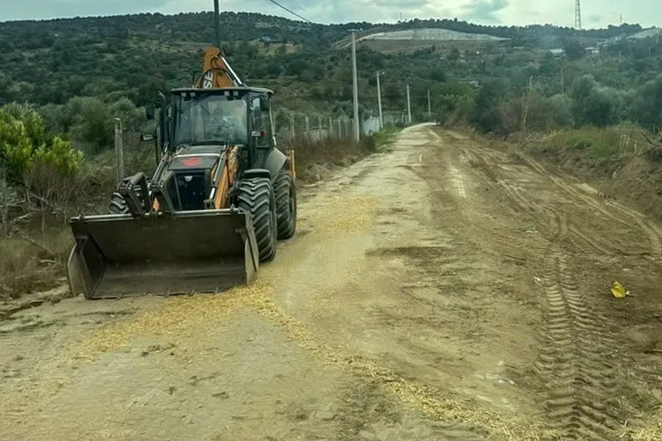 Efeler'de tarım seferberliği: Üreticinin yol engeli kalkıyor
