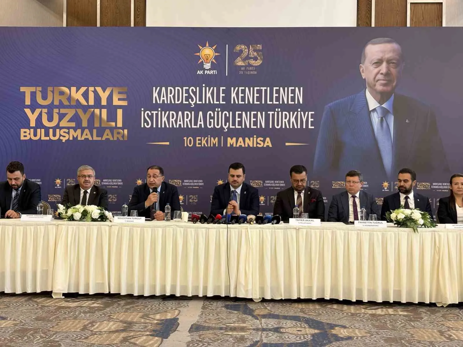 Eyyüp Kadir İnan’dan CHP liderine sert uyarı: Dedikodularla siyaset yapmayın