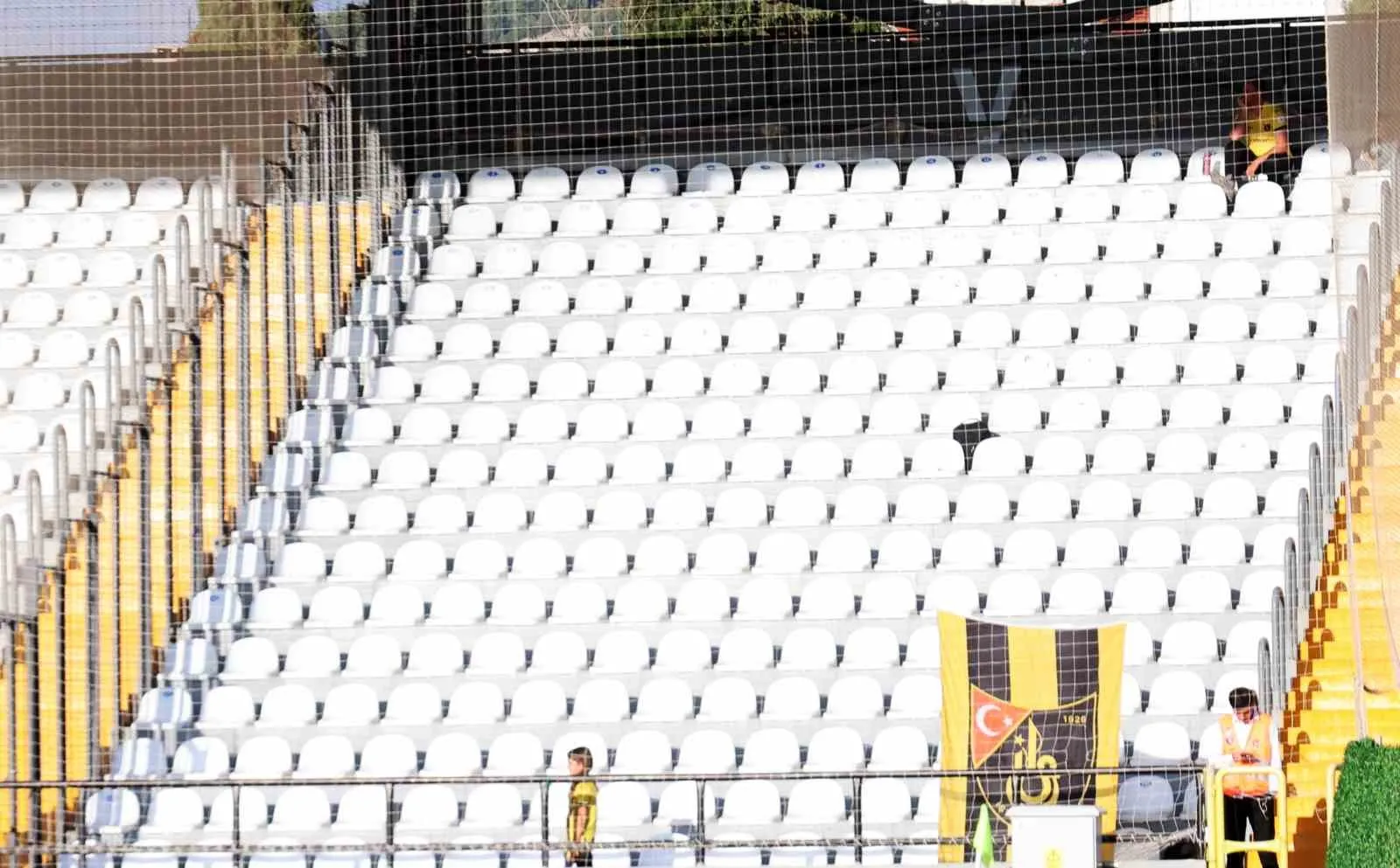 Kilometreler vız geldi: İstanbulspor aşkını çocuklarıyla tribüne taşıdı