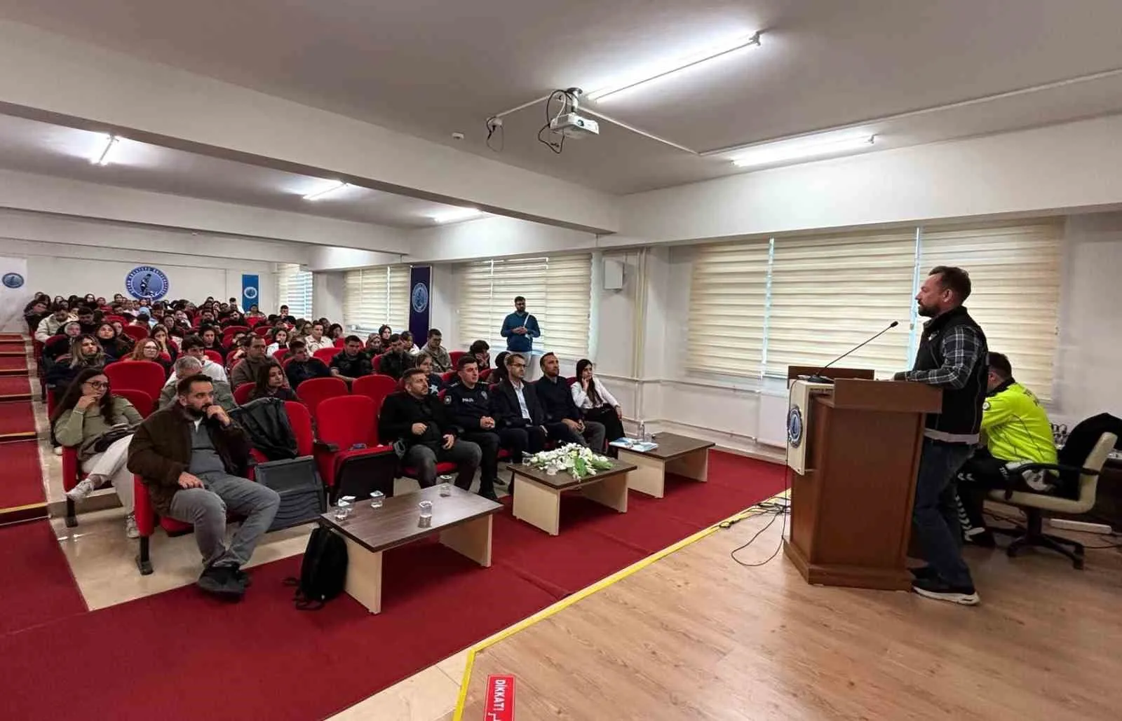 Afyon'da gençlere 'bağımlılığa karşı kalkan' eğitimi: Emniyetten kritik uyarılar