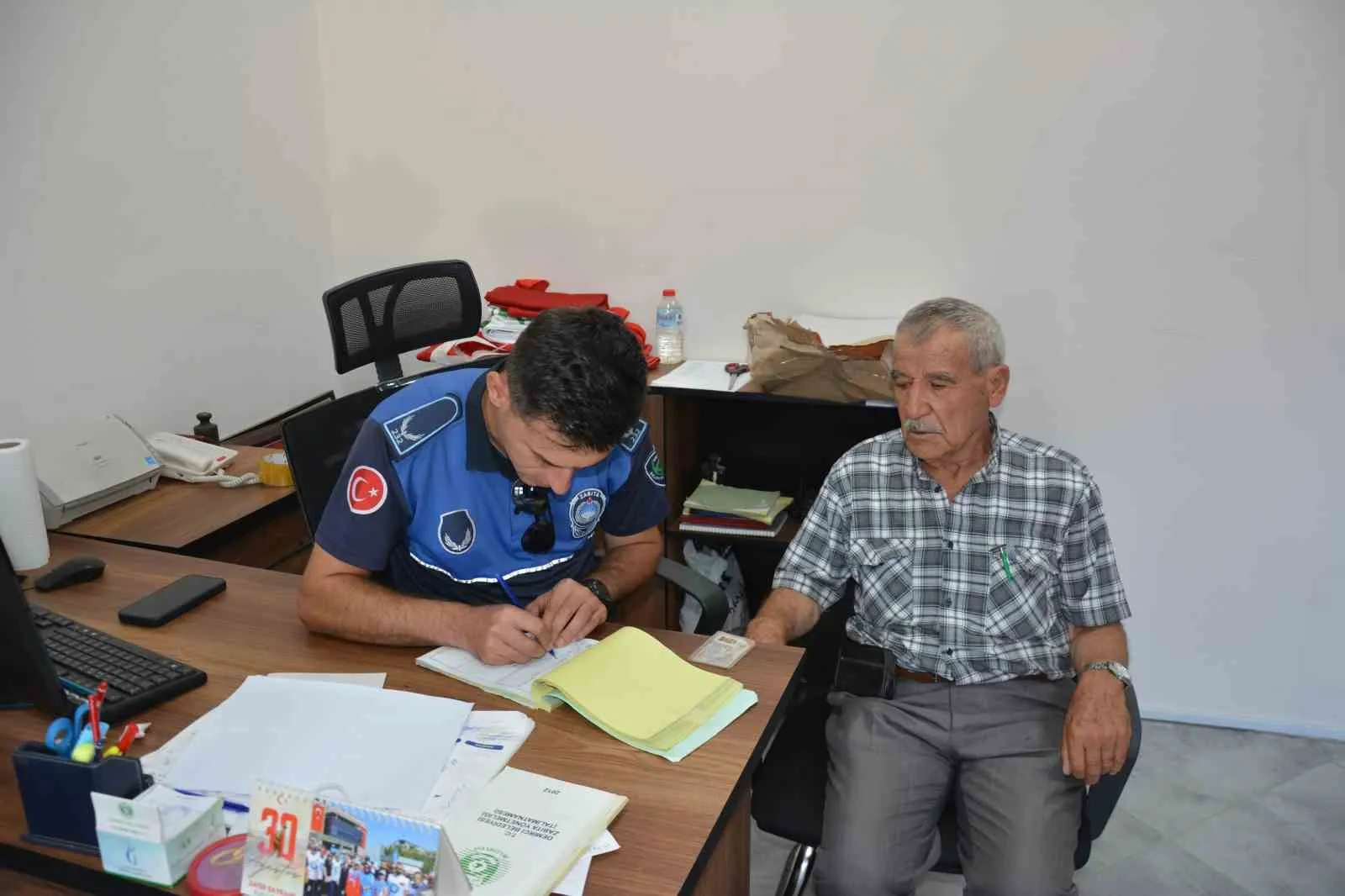 Kıbrıs gazisinden örnek davranış: Yerde bulduğu serveti sahibine ulaştırdı