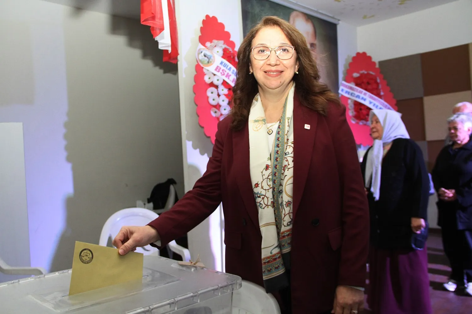 Kula’da güven tazeledi: Esen Çınar ile yola devam kararı