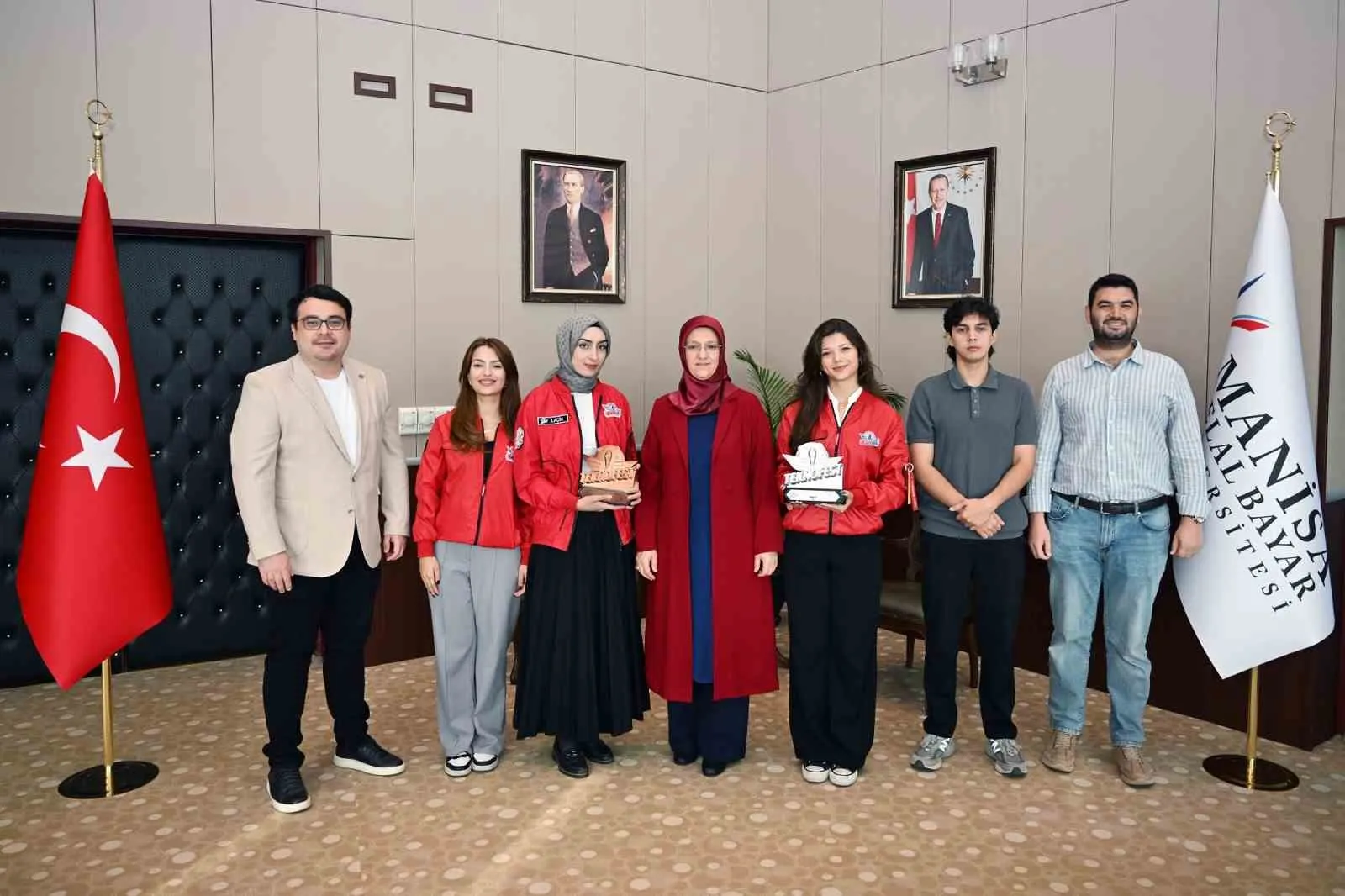 MCBÜ’lü gençlerden TEKNOFEST’te çifte gurur: Hem finans hem edebiyat ödülü