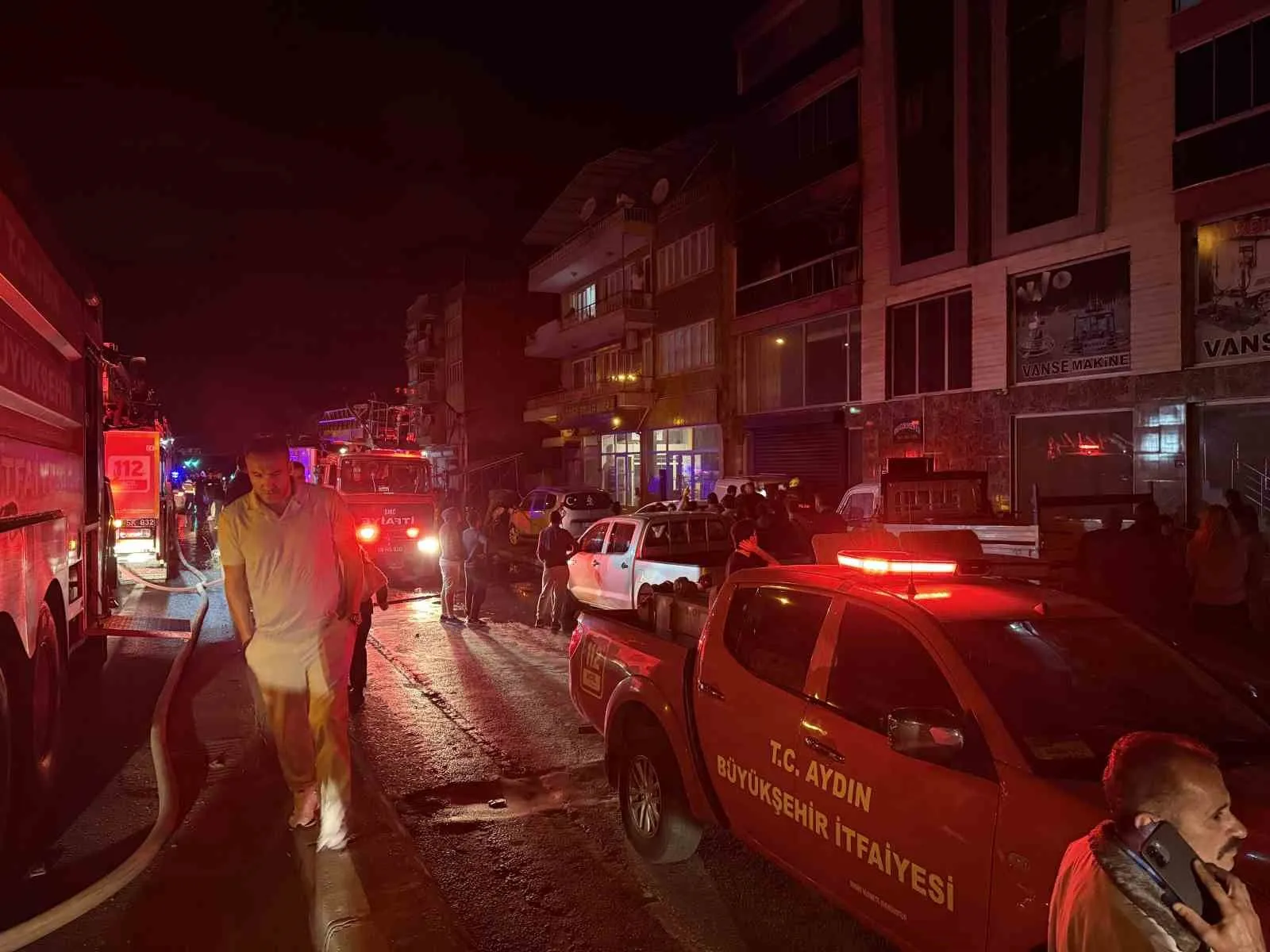Aydın’da gece yarısı dehşeti: Alevlerin arasında kalan 5 kişi son anda kurtarıldı