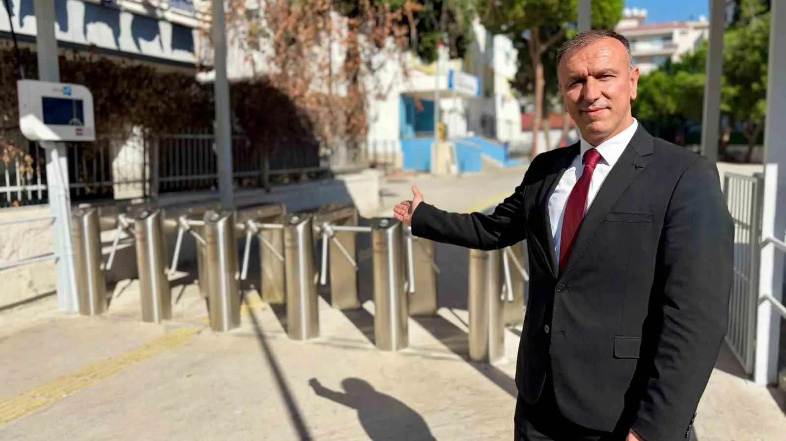 Velilerin gözü arkada kalmıyor: Okul kapısında teknolojik dönem başladı