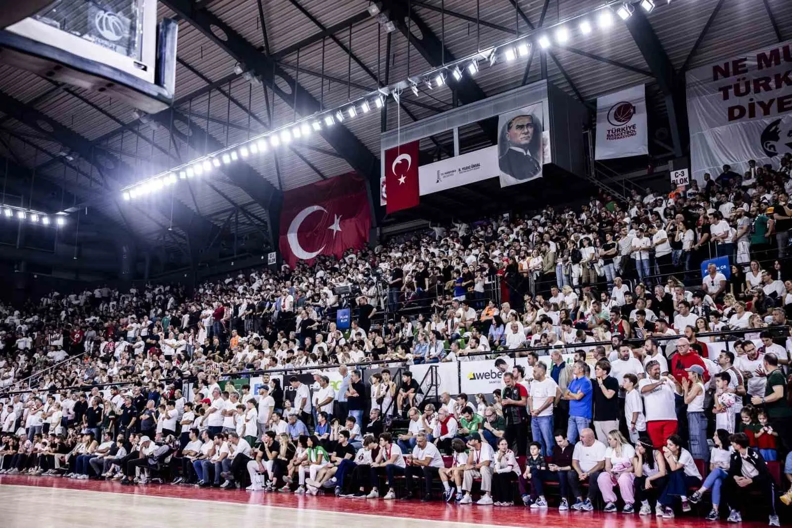 Karşıyaka'nın evindeki yenilmezlik serisi Fenerbahçe karşısında son buldu