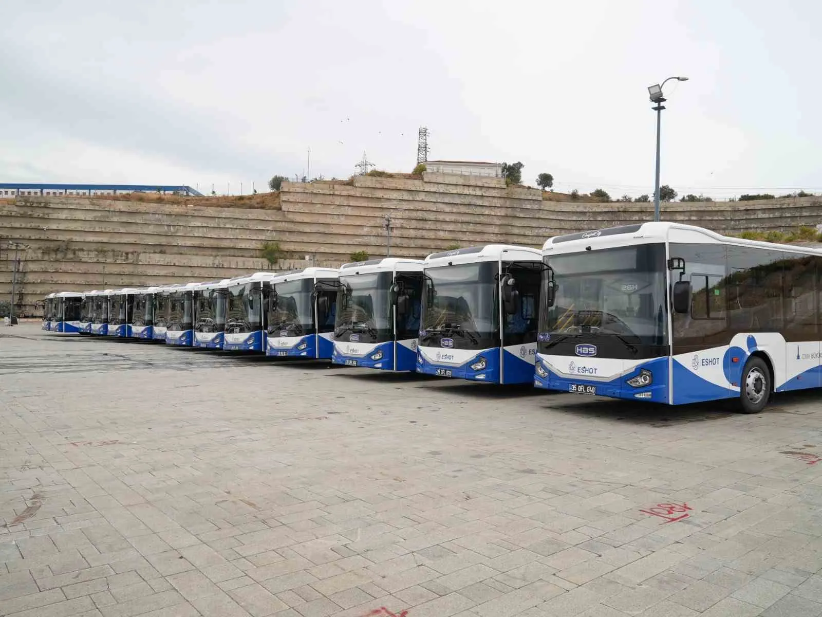 İzmir ulaşımında büyük yenilenme: 111 yeni araçla konfor dönemi başlıyor