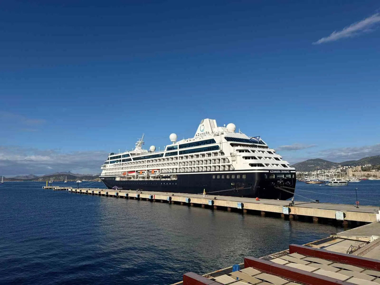 Bodrum limanında dev hareketlilik: Amerikalı turistleri taşıyan kruvaziyer rotasını Ege'ye çevirdi