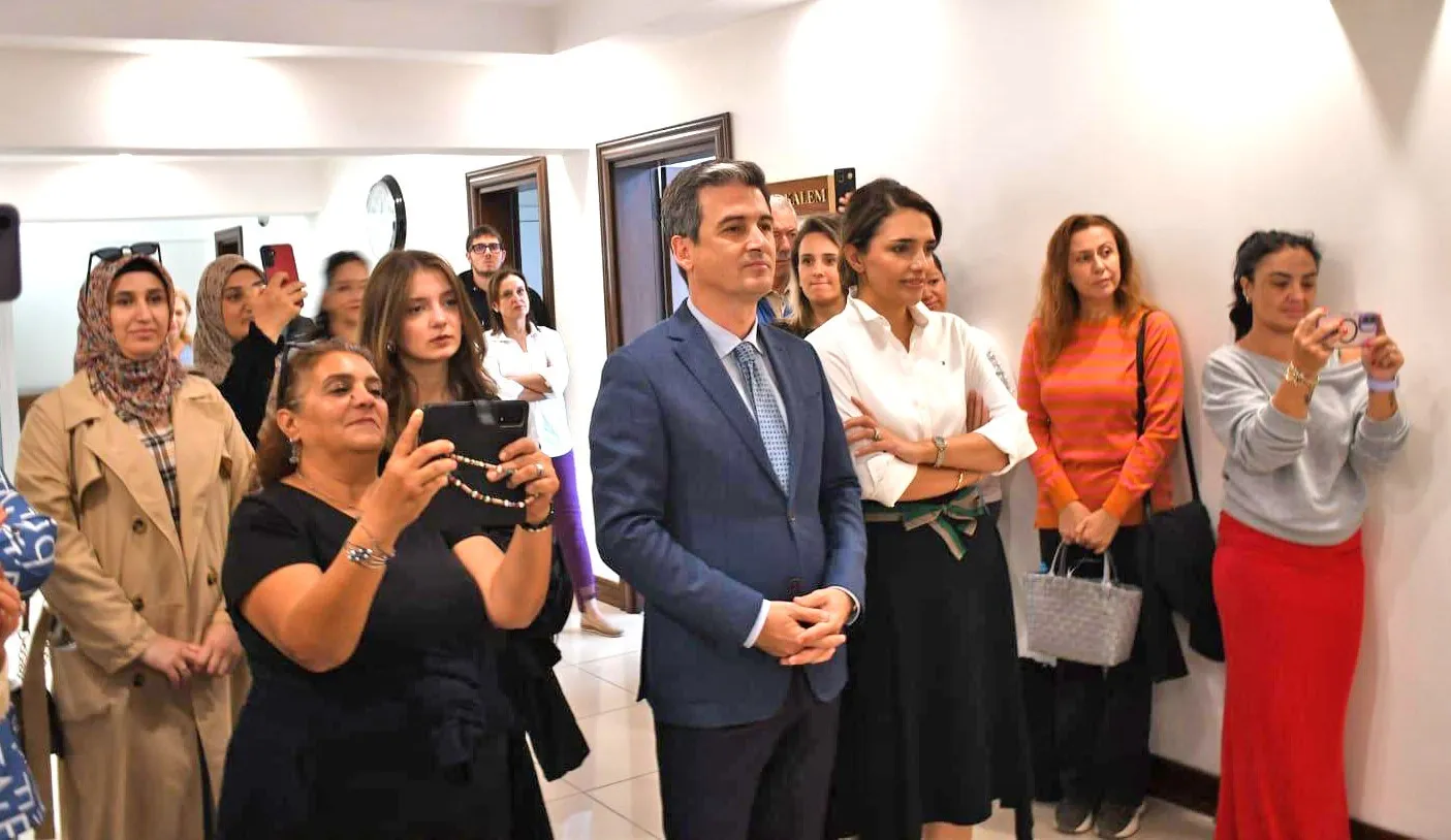 Çeşme’de sanatın adresi bu kez kaymakamlık koridorları oldu