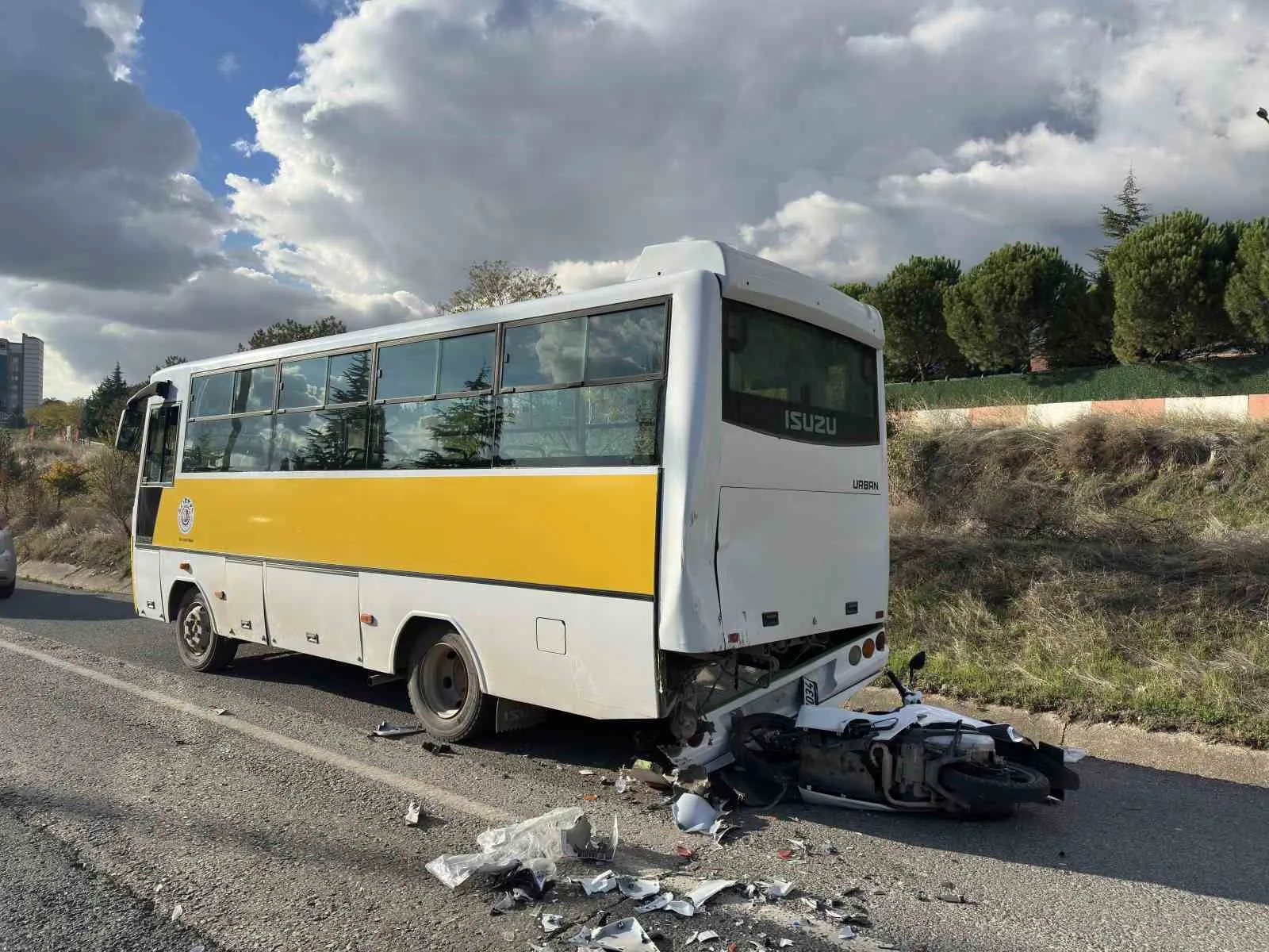 Uşak’ta acı kaza: Motosikletli gençler otobüsle çarpıştı, bir can kaybı yaşandı