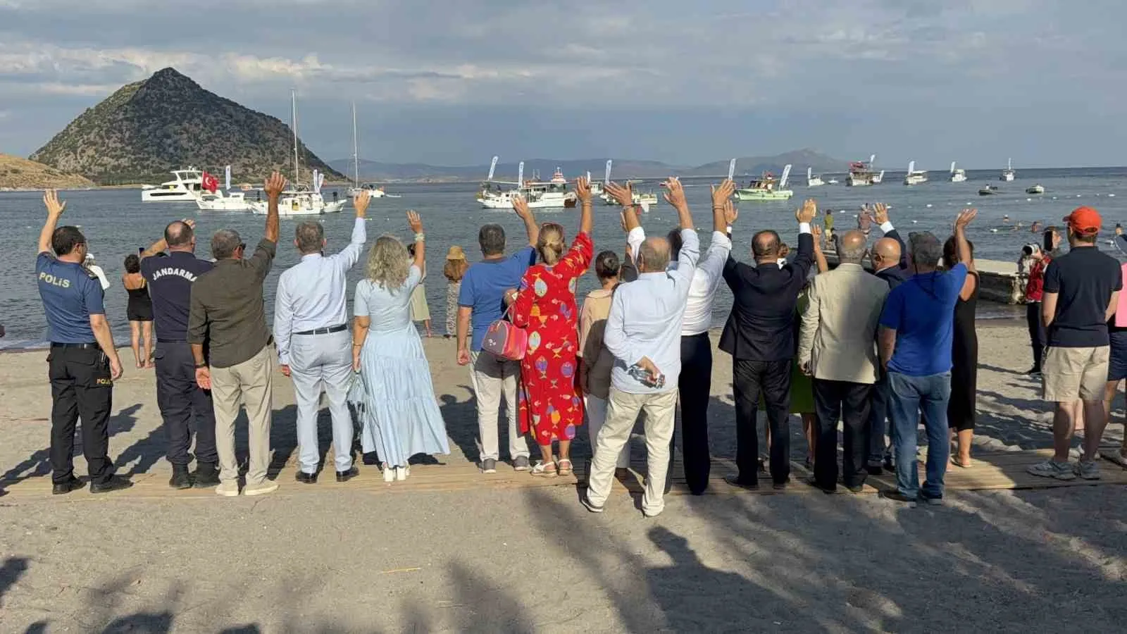 Bodrum’da deniz bereketi: 6 bin yavru balık mavi sularla buluştu