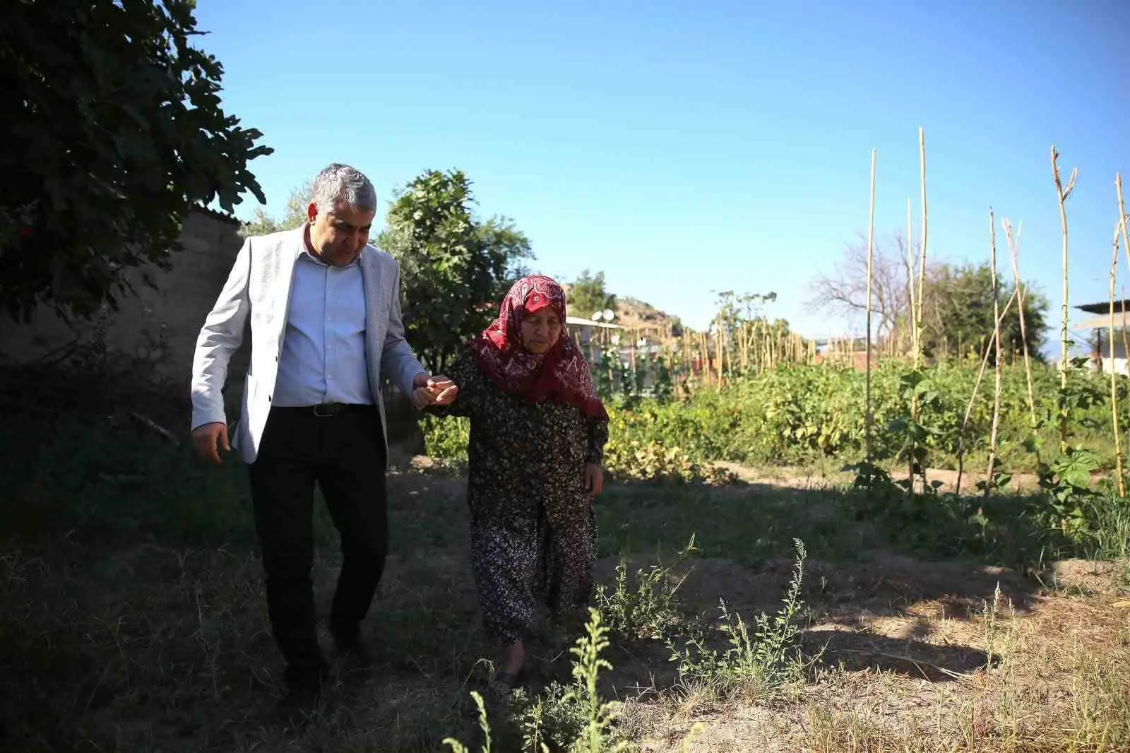 Aydın'ın sevilen ismi Münevver Çıkrık son yolculuğuna uğurlandı