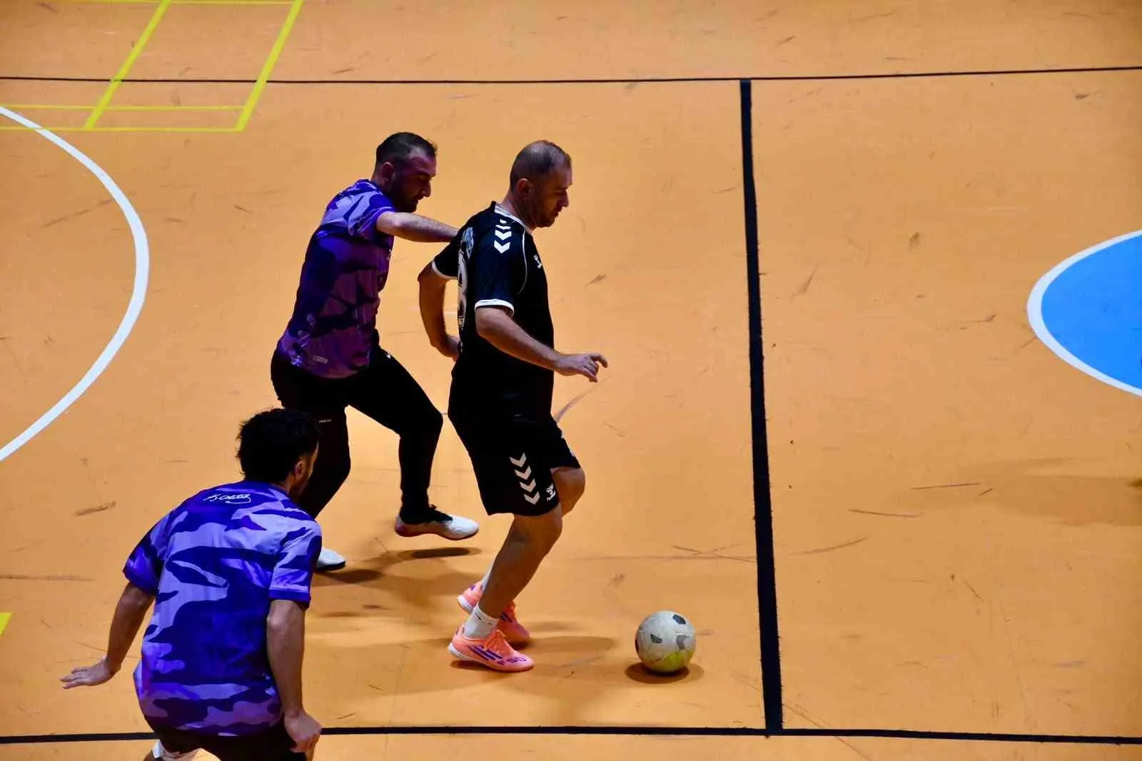 Afyonkarahisar’da futsal heyecanı zirvede bitti: Şampiyonlar kupalarına kavuştu