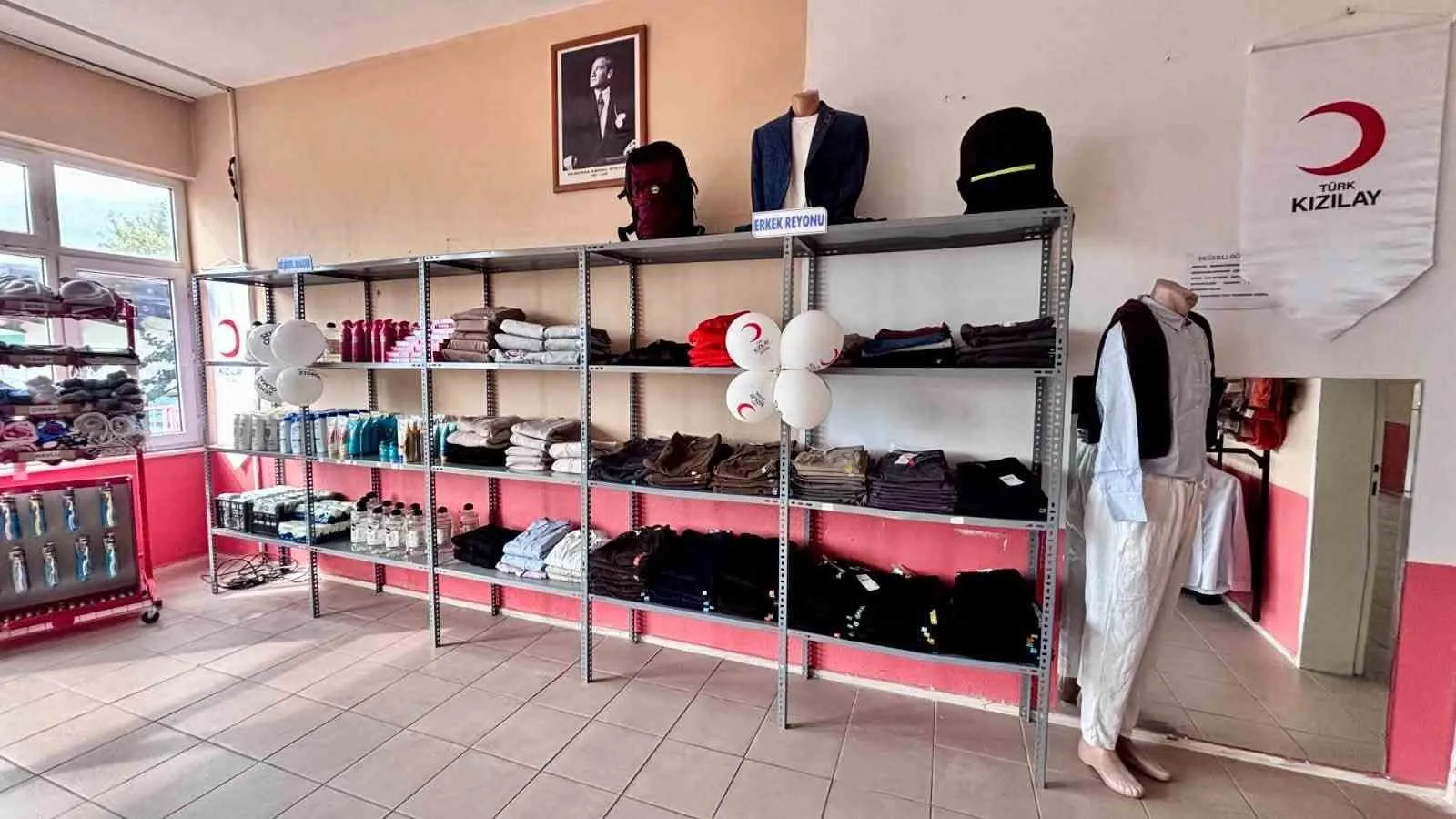 ADÜ Bozdoğan’da öğrencilere anlamlı destek: Kızılay Butik kapılarını açtı