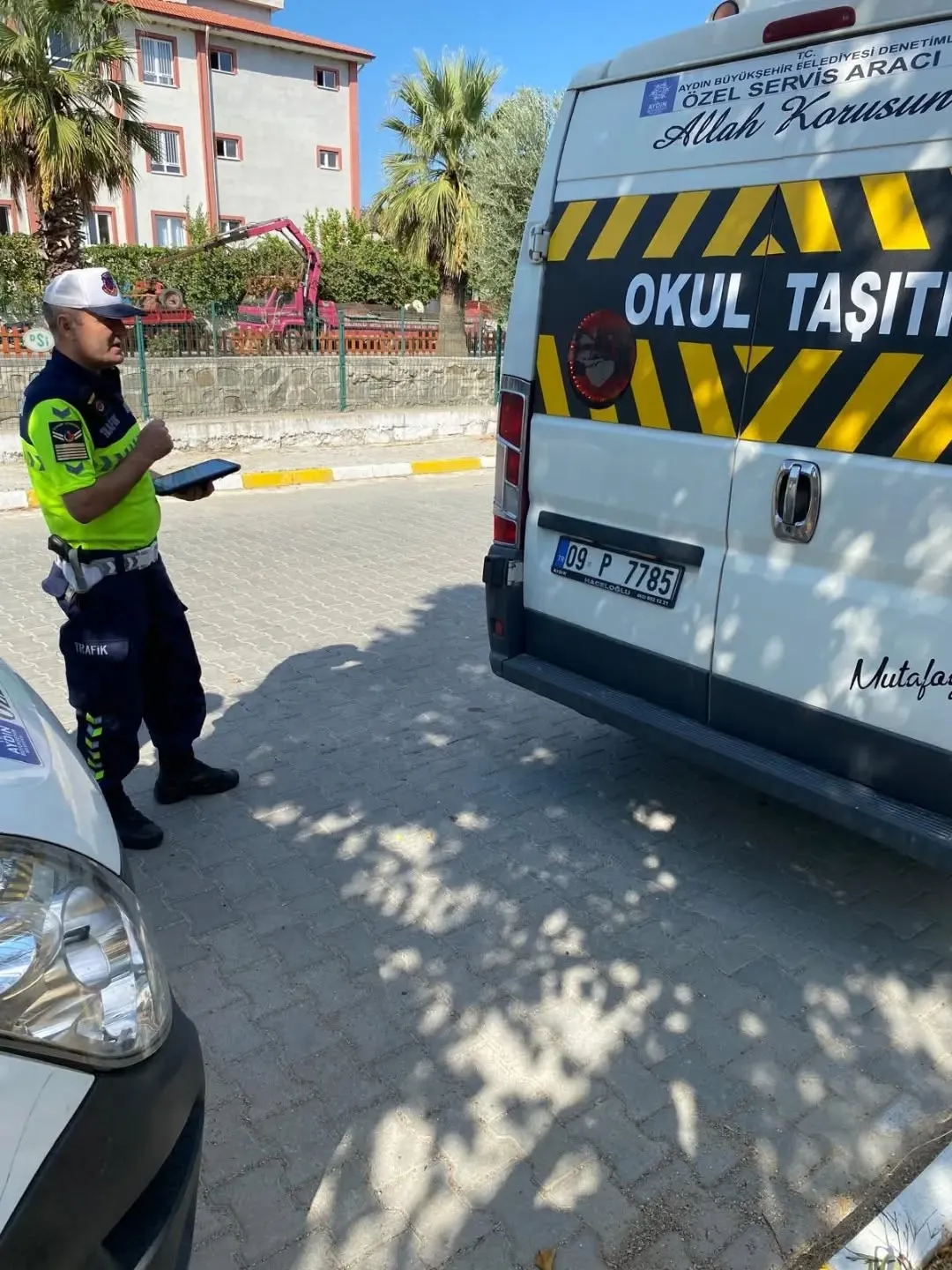 Yenipazar’da okul yollarında güvenlik mesaisi: Servisler mercek altında
