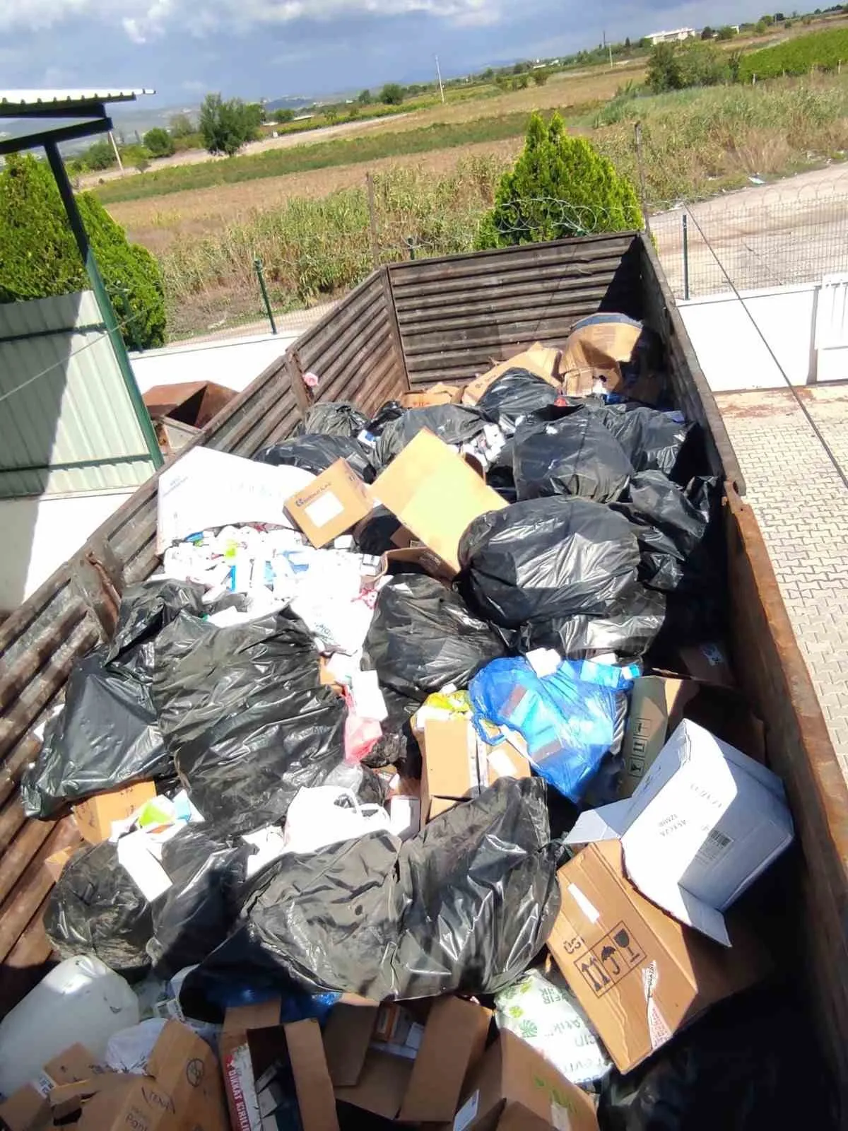 Yunusemre'de atık ilaç seferberliği: 5 tonluk tehlike bertaraf edildi