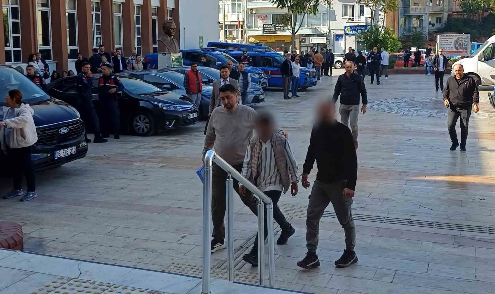 Aydın'da nefes kesen kovalamaca: Emniyet müdür yardımcısı camı kırarak etkisiz hale getirdi