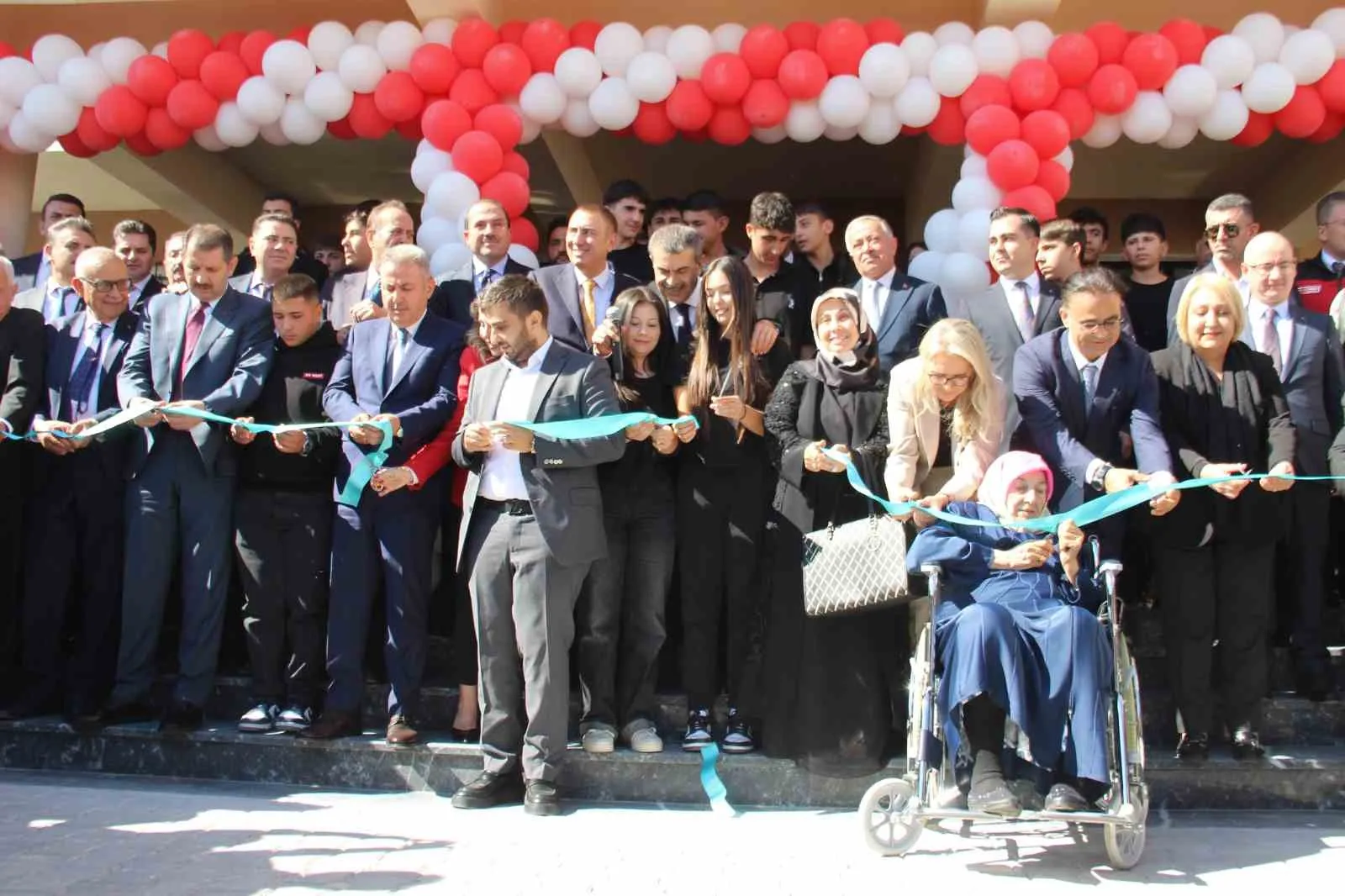 Bakan Tekin'den İzmir'de eğitim seferberliği mesajı: Derslik sayısı 750 bine ulaştı