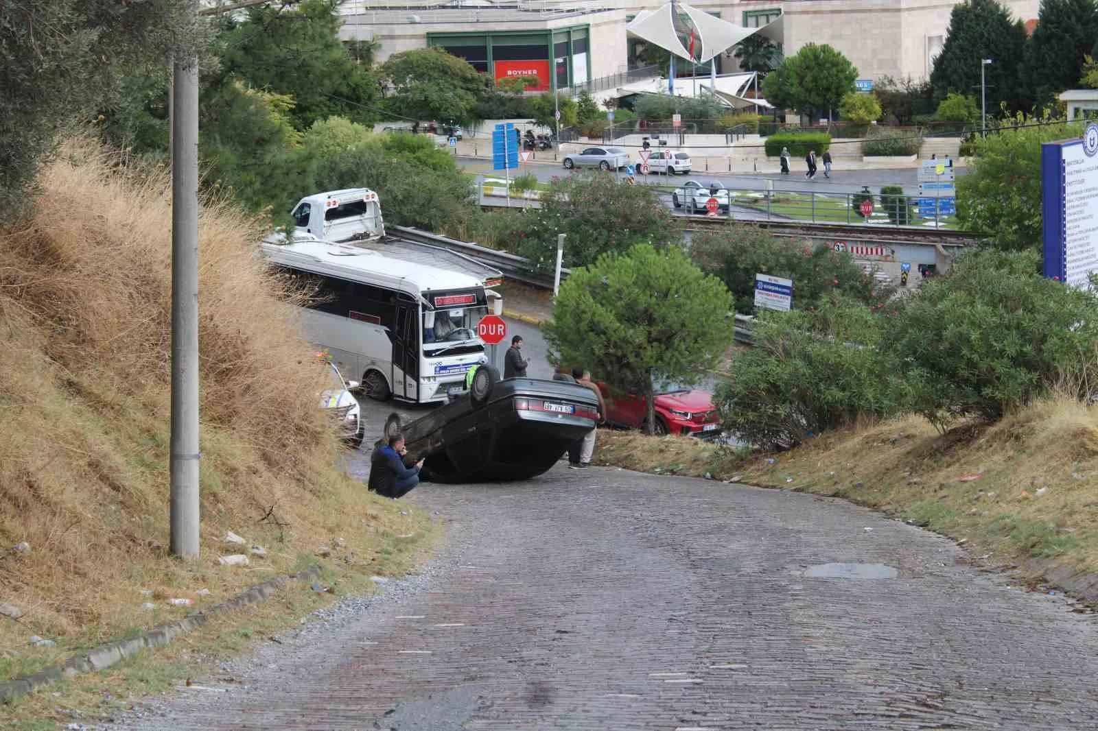 Aydın’da korku dolu anlar: Yokuş aşağı freni boşalan otomobil takla attı