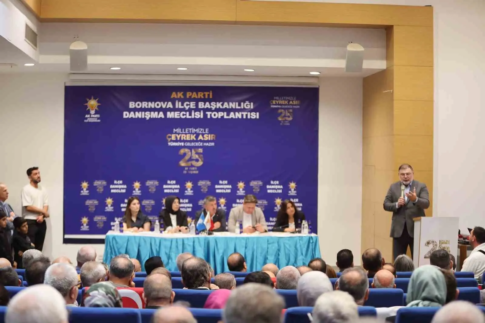 Bilal Saygılı'dan İzmir mesajı: Koltuk kavgasına değil hizmete odaklandık