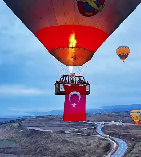 Pamukkale semalarında Cumhuriyet şöleni: Beyaz cennet bayraklarla donatıldı