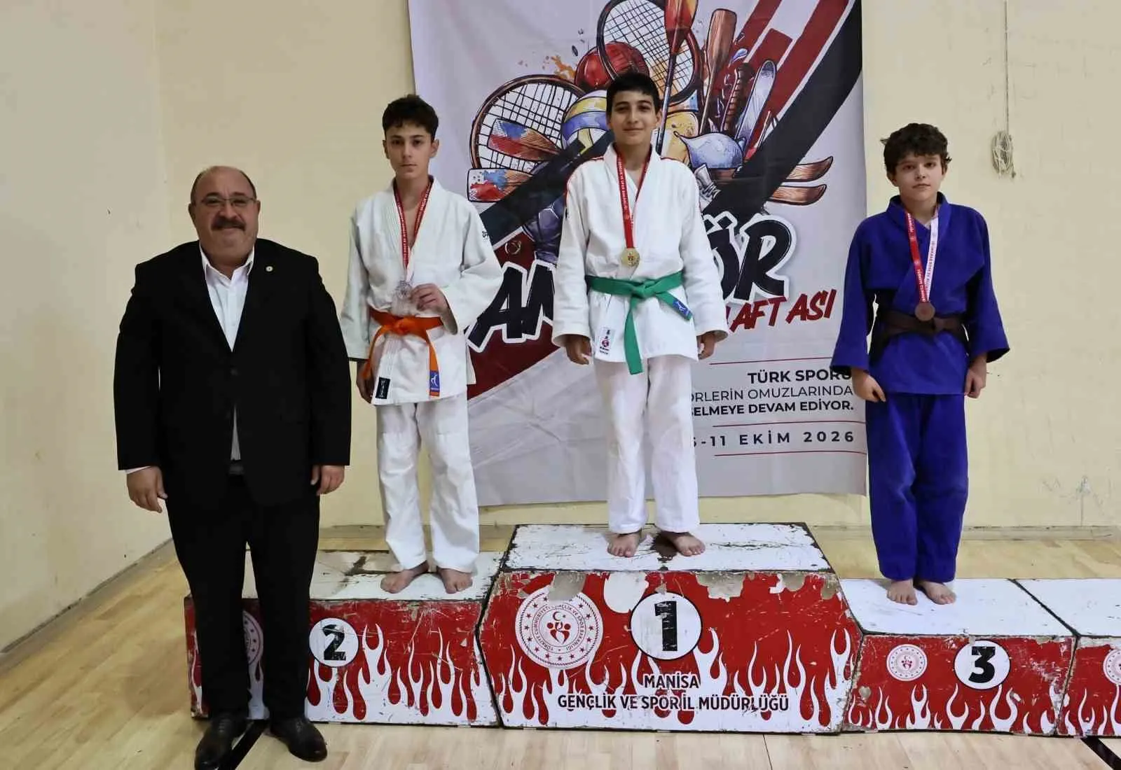 Manisa'da sporun gizli kahramanlarına vefa gecesi