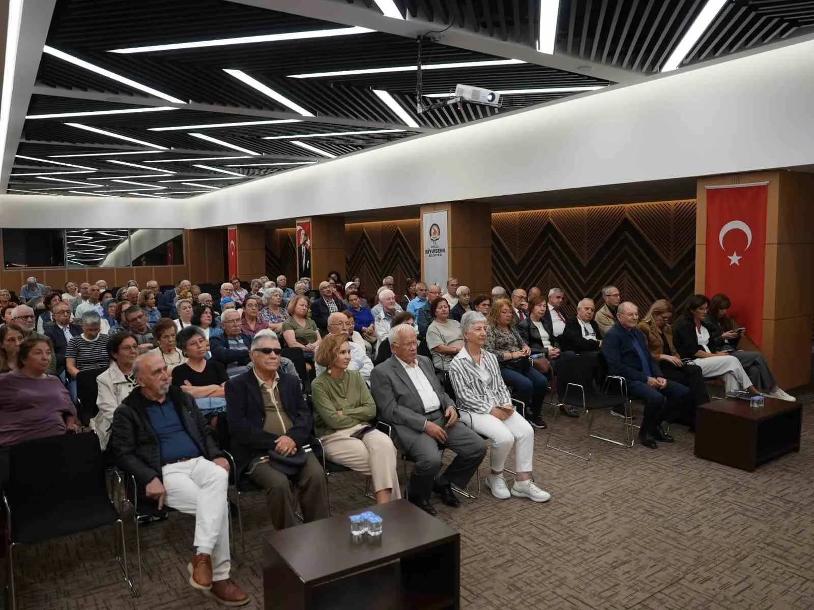Denizli'de çınarların hakları hukuk masasına yatırıldı