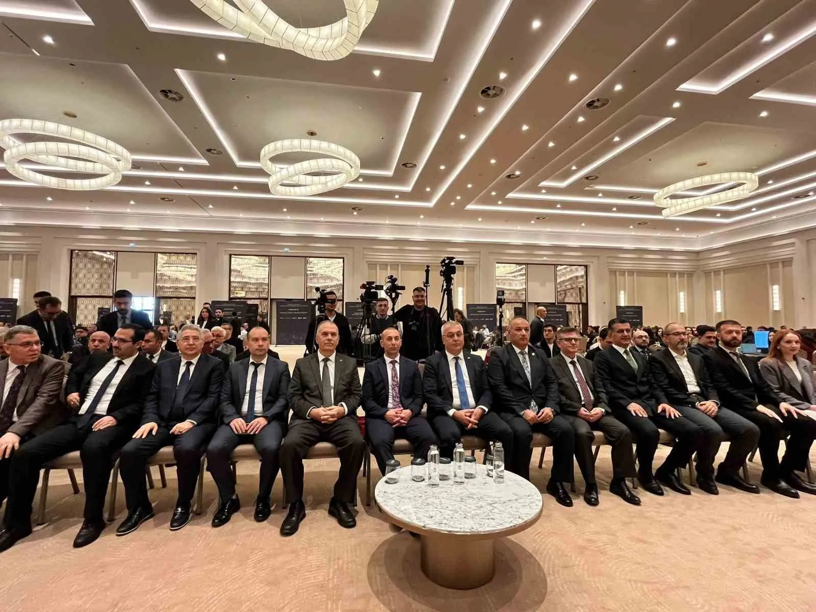 Afyonkarahisar'da dev zirve: 352 isim atık yönetimi için bir araya geldi