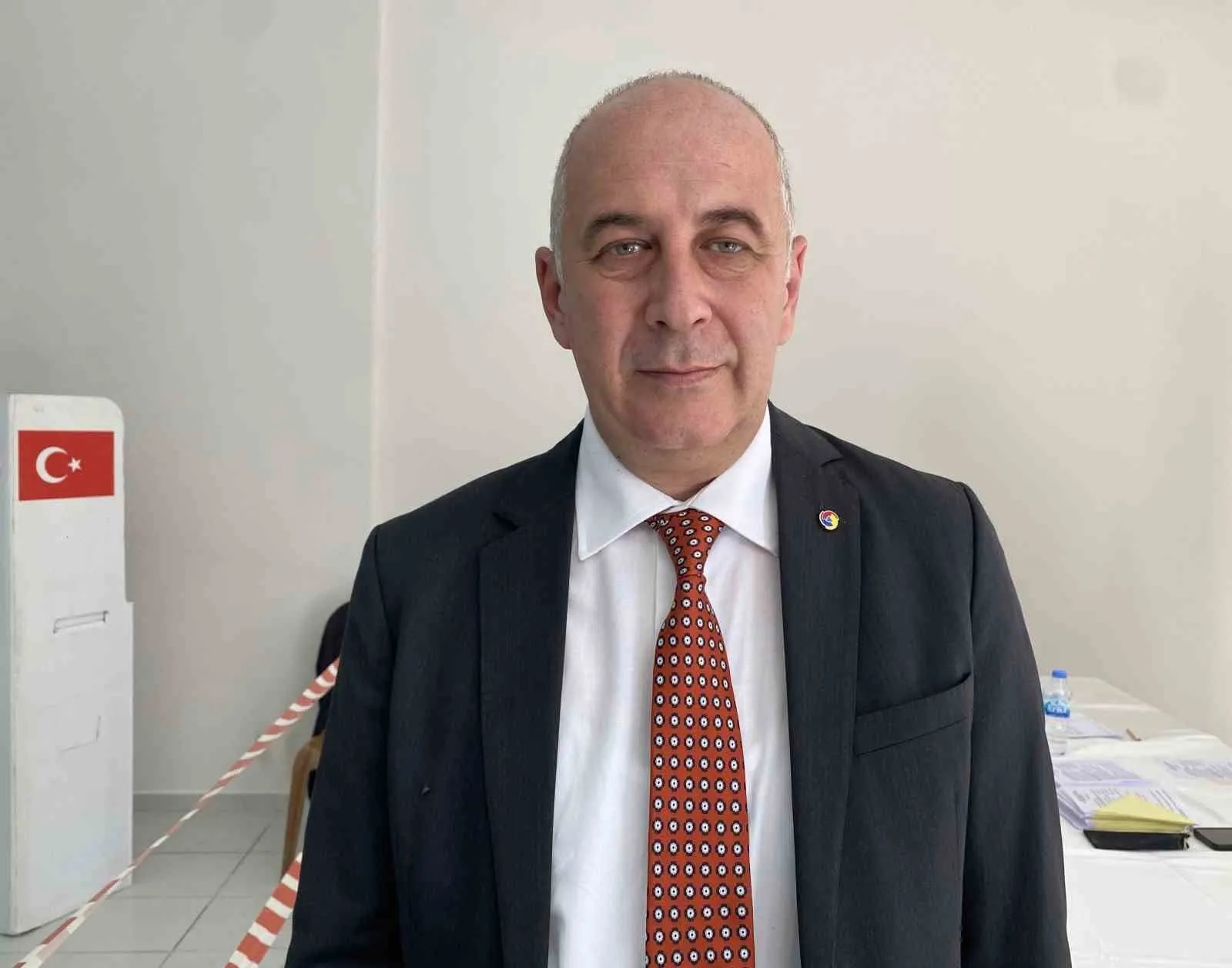 Alaşehir’de tarihi devir teslim: 16 yıllık başkanlık dönemi alkışlarla sona erdi