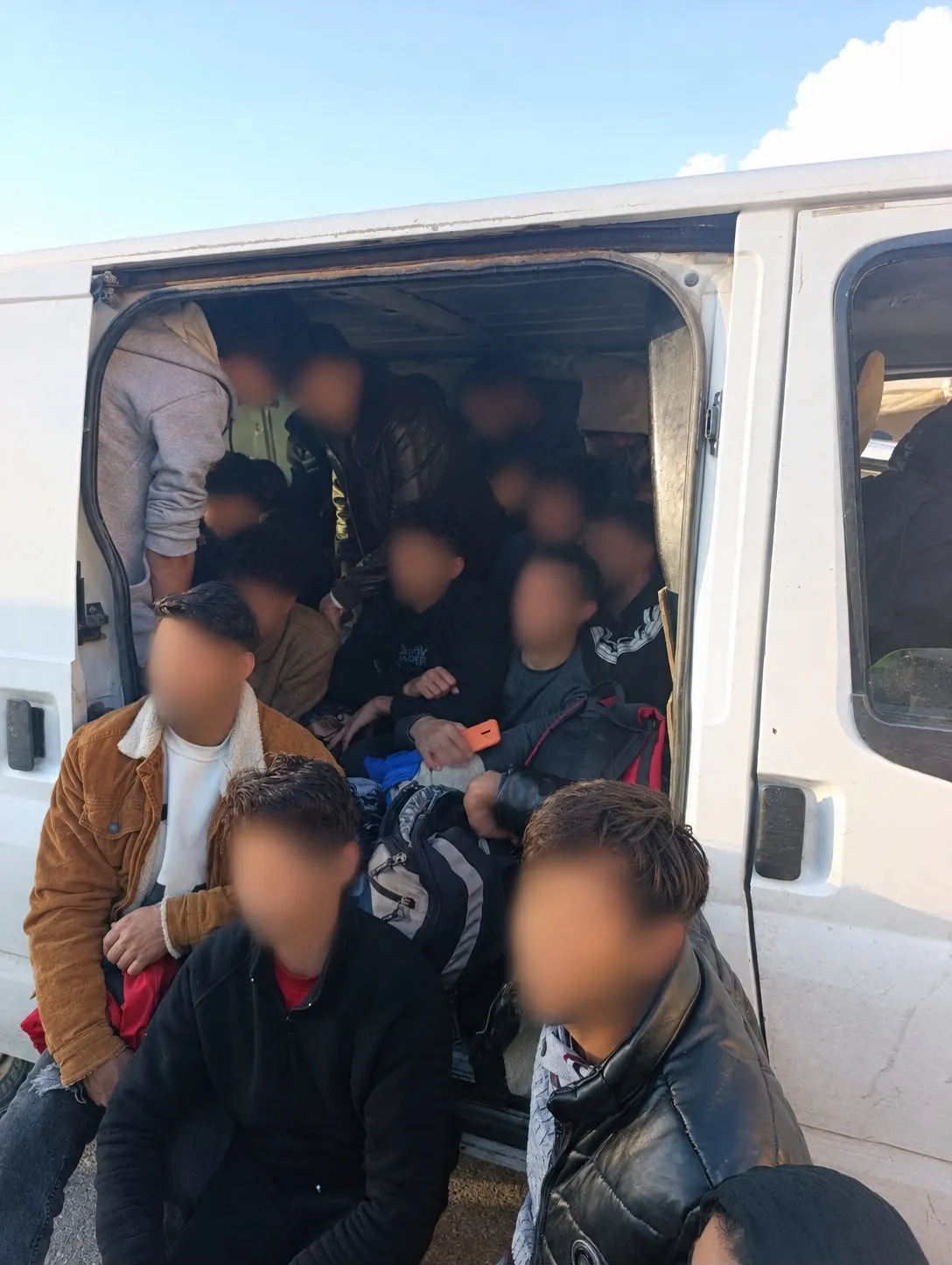 Urla gişelerinde insan kaçakçılığına geçit yok: 34 kişi yakalandı