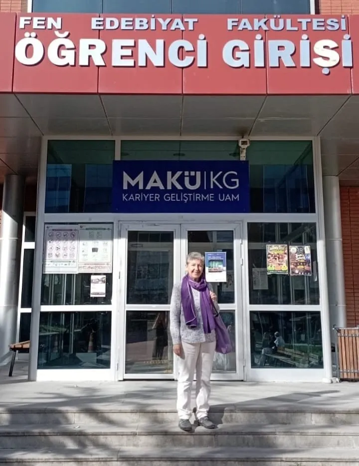 Diploma koleksiyonuna yeni bir halka ekledi: 62 yaşında felsefe yolculuğuna çıktı