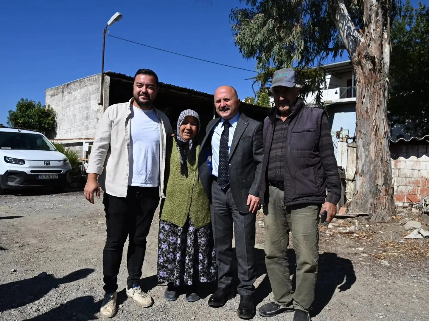 Avrupa’nın tescilli beyaz altını Söke’de değerini buldu: Vali Varol hasat coşkusuna ortak oldu