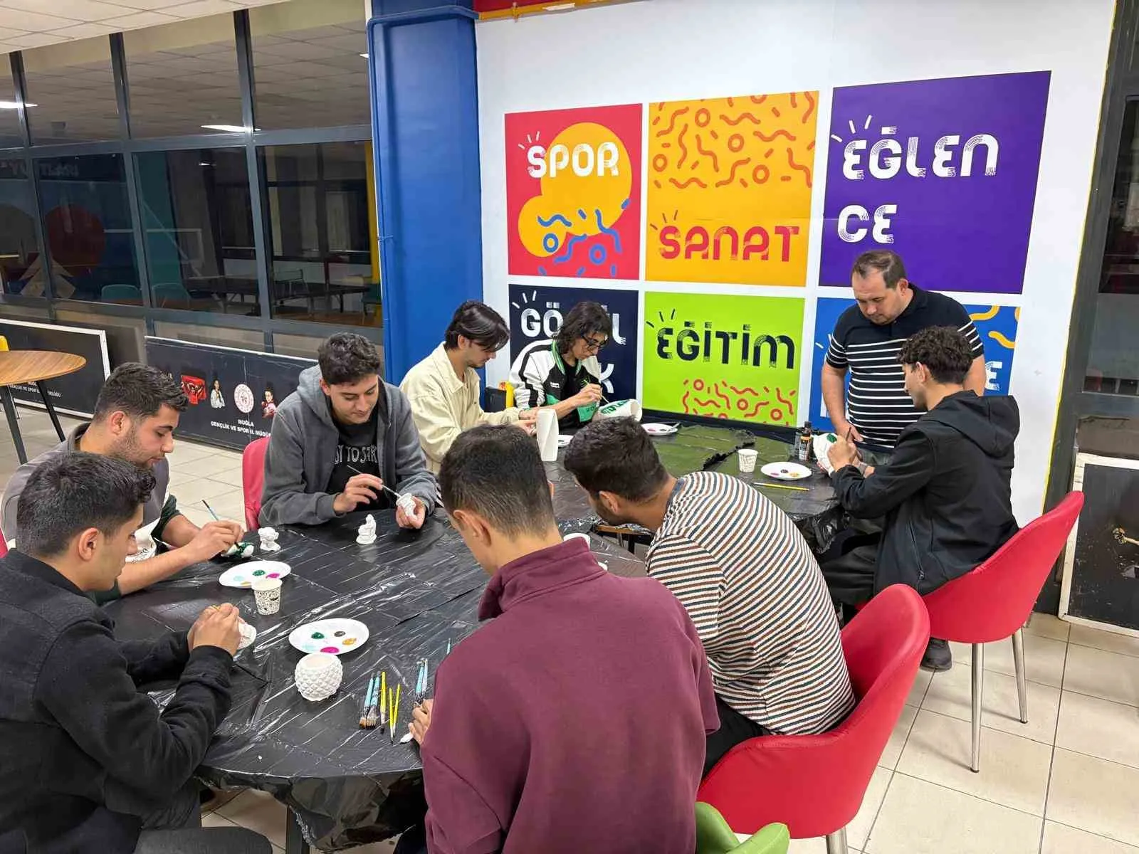 Çamurdan sanata uzanan yolculuk: Muğlalı gençler hünerlerini sergiledi