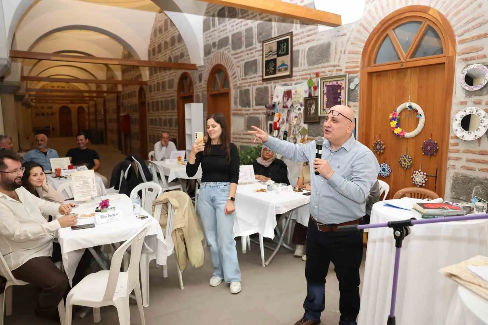 Manisa'nın kültür rotasında edebiyat rüzgarı: Kurşunlu Han'da gizli kalmış hikayeler gün yüzüne çıktı