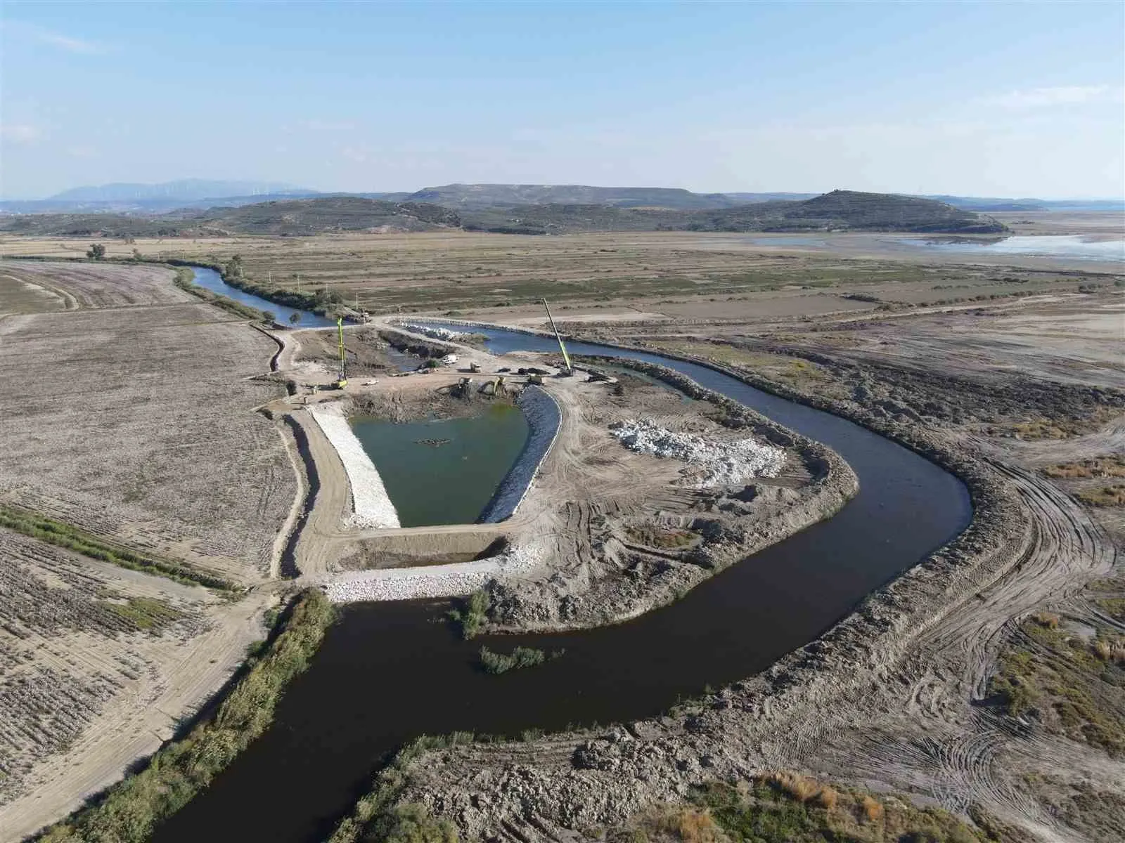 Söke Ovası’nda 440 milyonluk dev kalkan: Hem tarımı hem yılan balıklarını kurtaracak