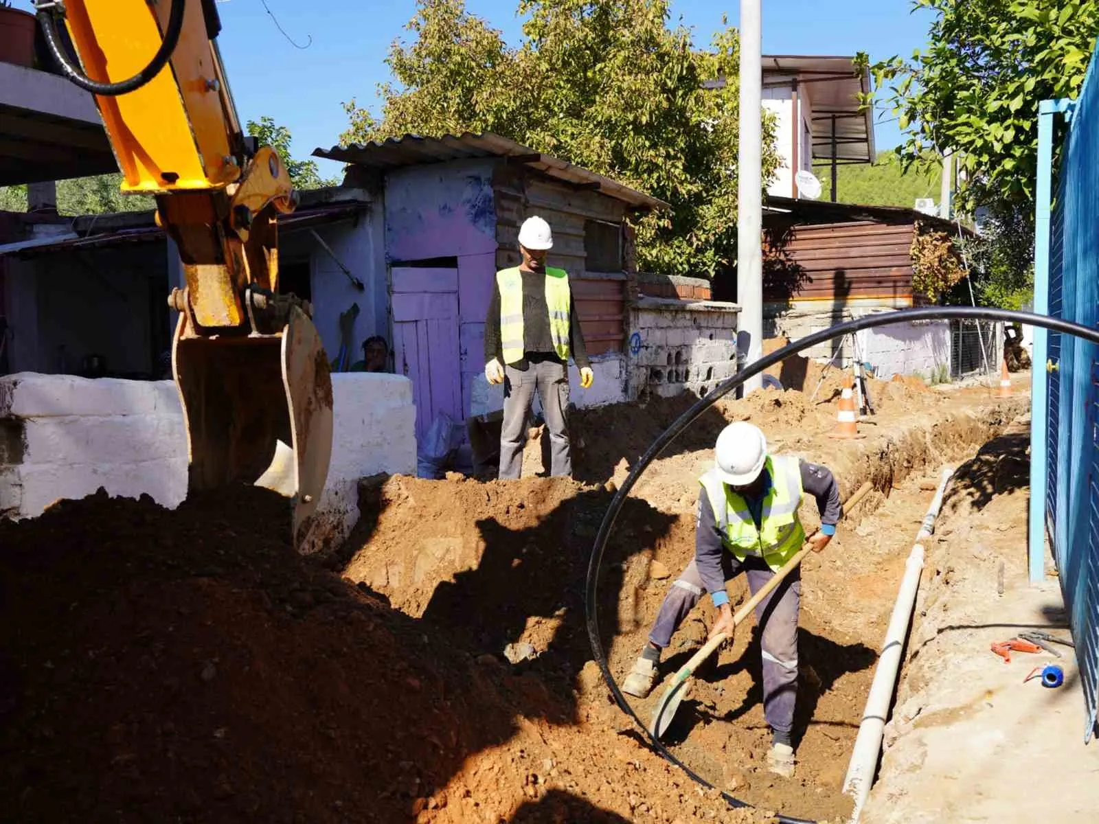 Milas’ta altyapı seferberliği: Küçükdibekdere’nin kronik sorunları çözülüyor