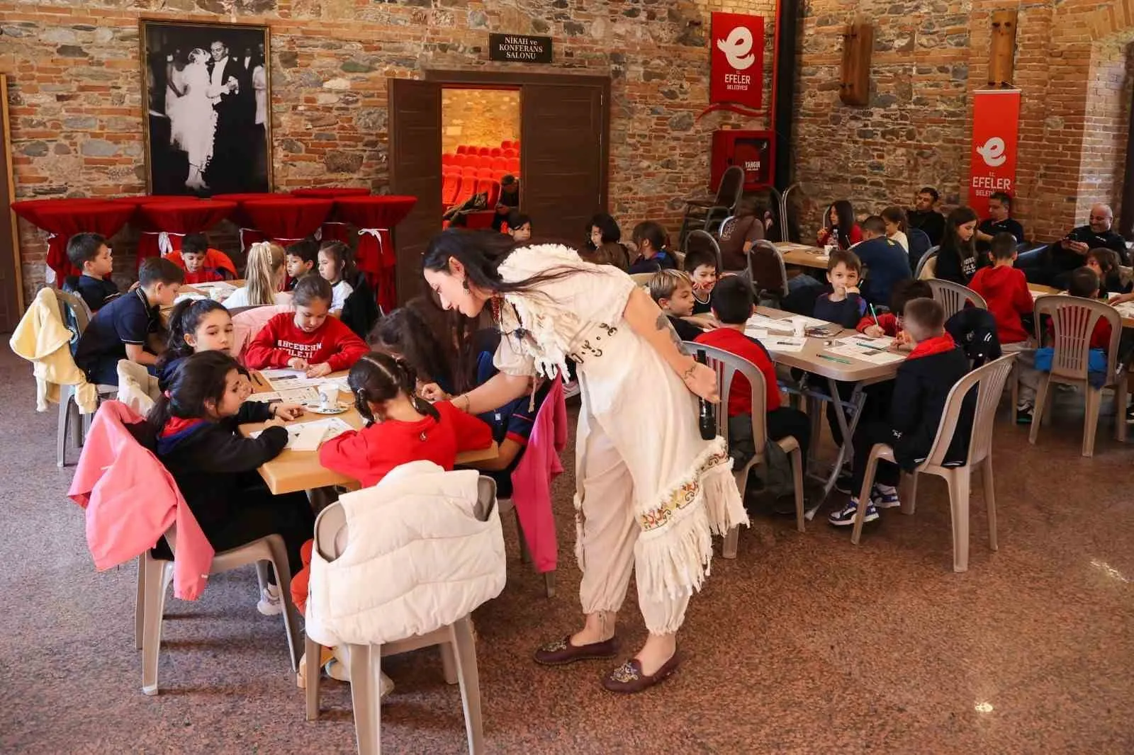 Efeler’de beyaz perde ve mitoloji rüzgarı: Tarihin izleri sinemayla buluştu
