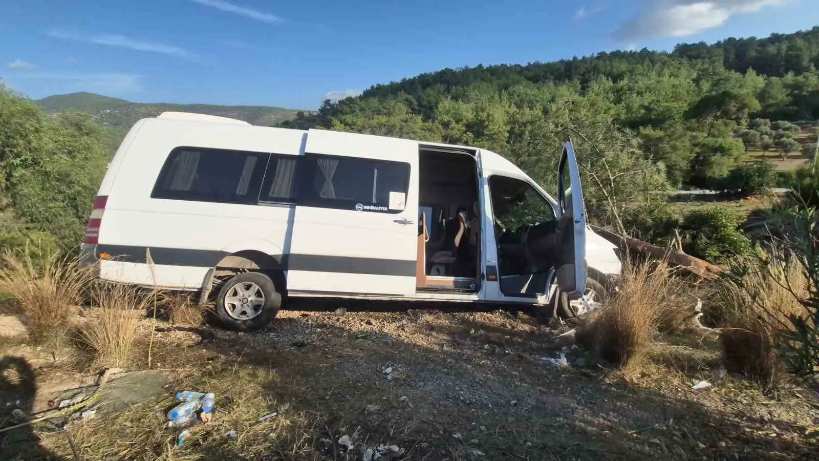 Bodrum yolunda dehşet anları: Makas atan sürücü faciaya davetiye çıkardı