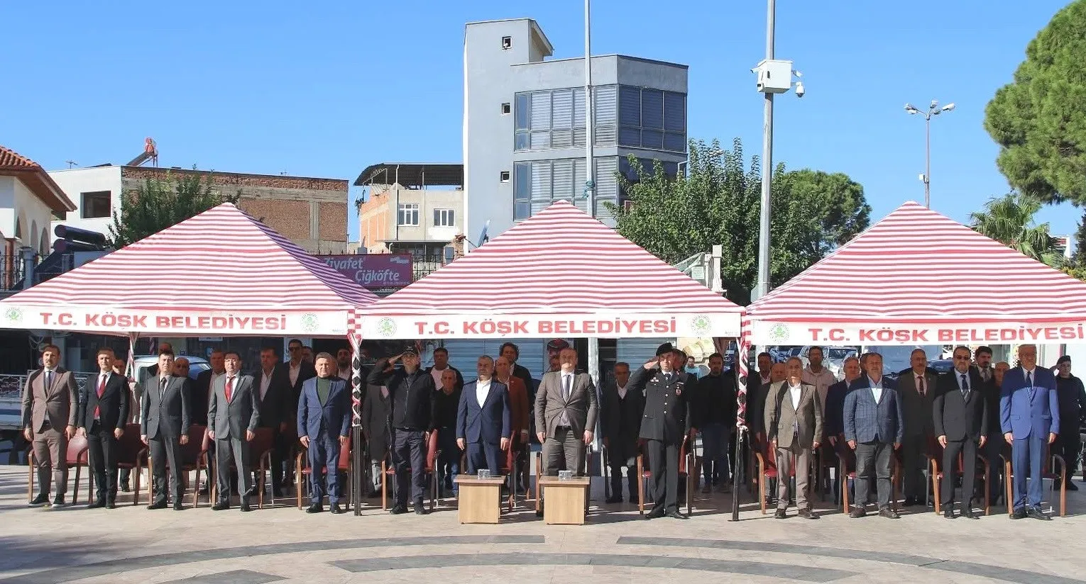 Köşk’te muhtarlardan çifte kutlama: Hem günlerini andılar hem zeybekle coştular