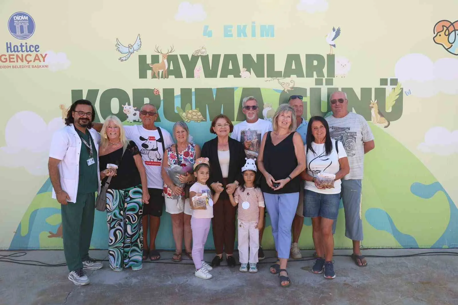 Didim'de miniklerden hayvan dostlarına sevgi köprüsü