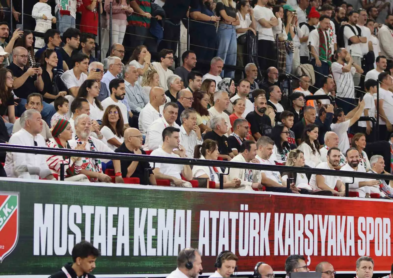 İzmir'de Fenerbahçe fırtınası: Sarı-lacivertliler Karşıyaka deplasmanında hata yapmadı