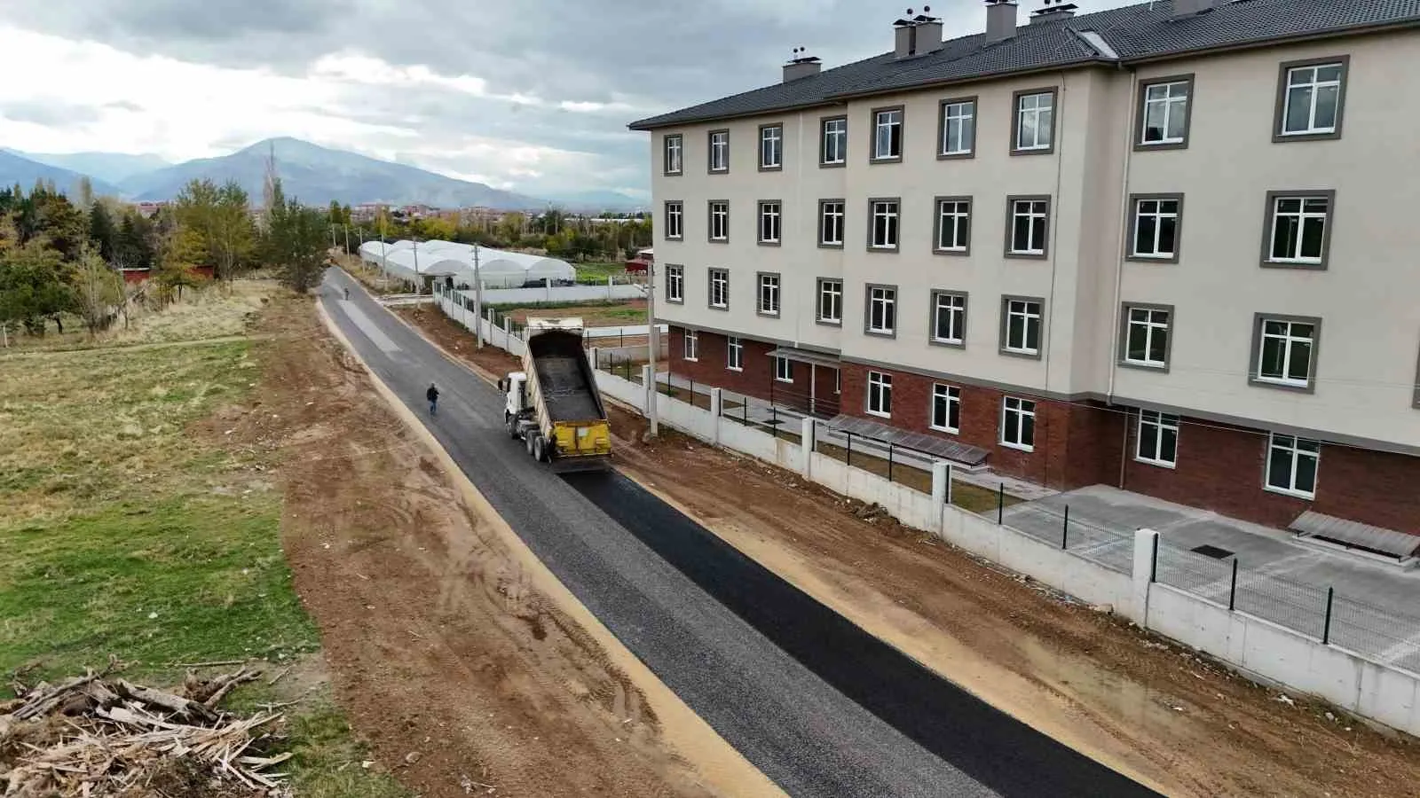Bolvadin’de huzurevi yoluna modern dokunuş: Ulaşım artık çok daha rahat