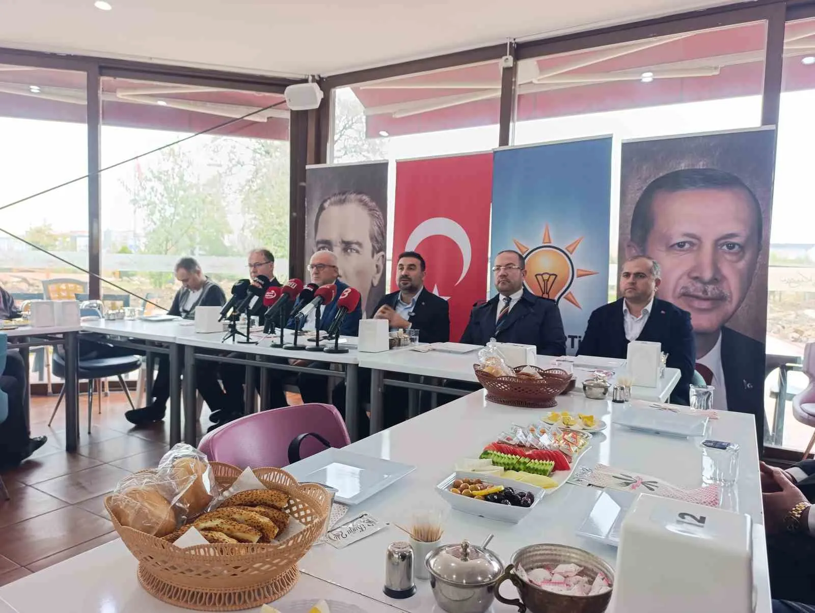 Özgür Kavak'tan Afyonkarahisar mesajı: Gecemiz gündüzümüz bu şehre adandı
