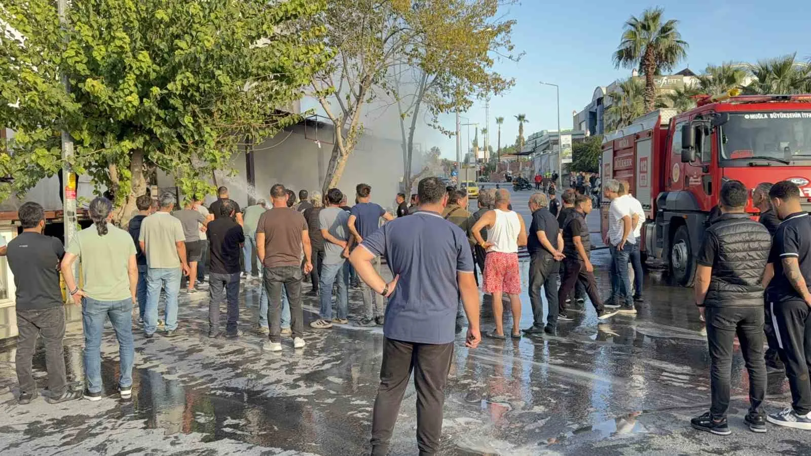 Bodrum'da korku dolu anlar: Depo dakikalar içinde küle döndü