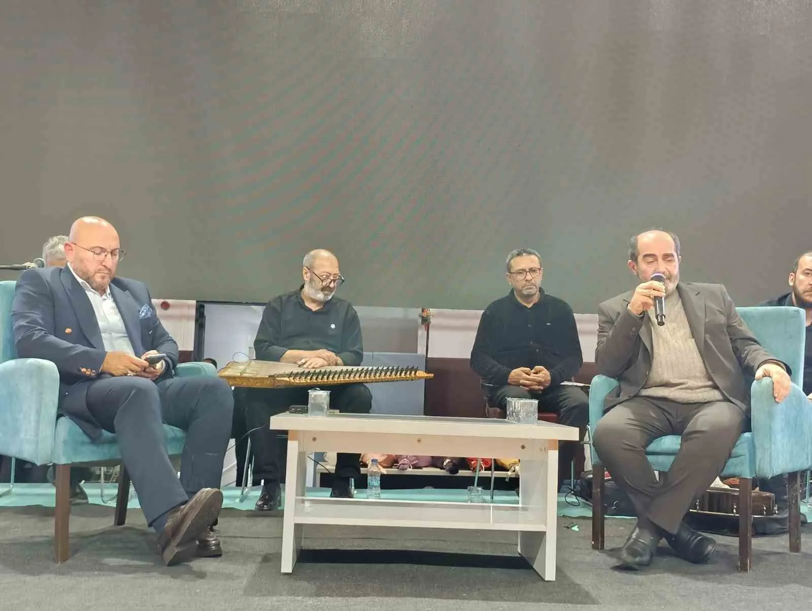 Salihli’de salonlara sığmayan coşku: Gönüller tasavvufla birleşti