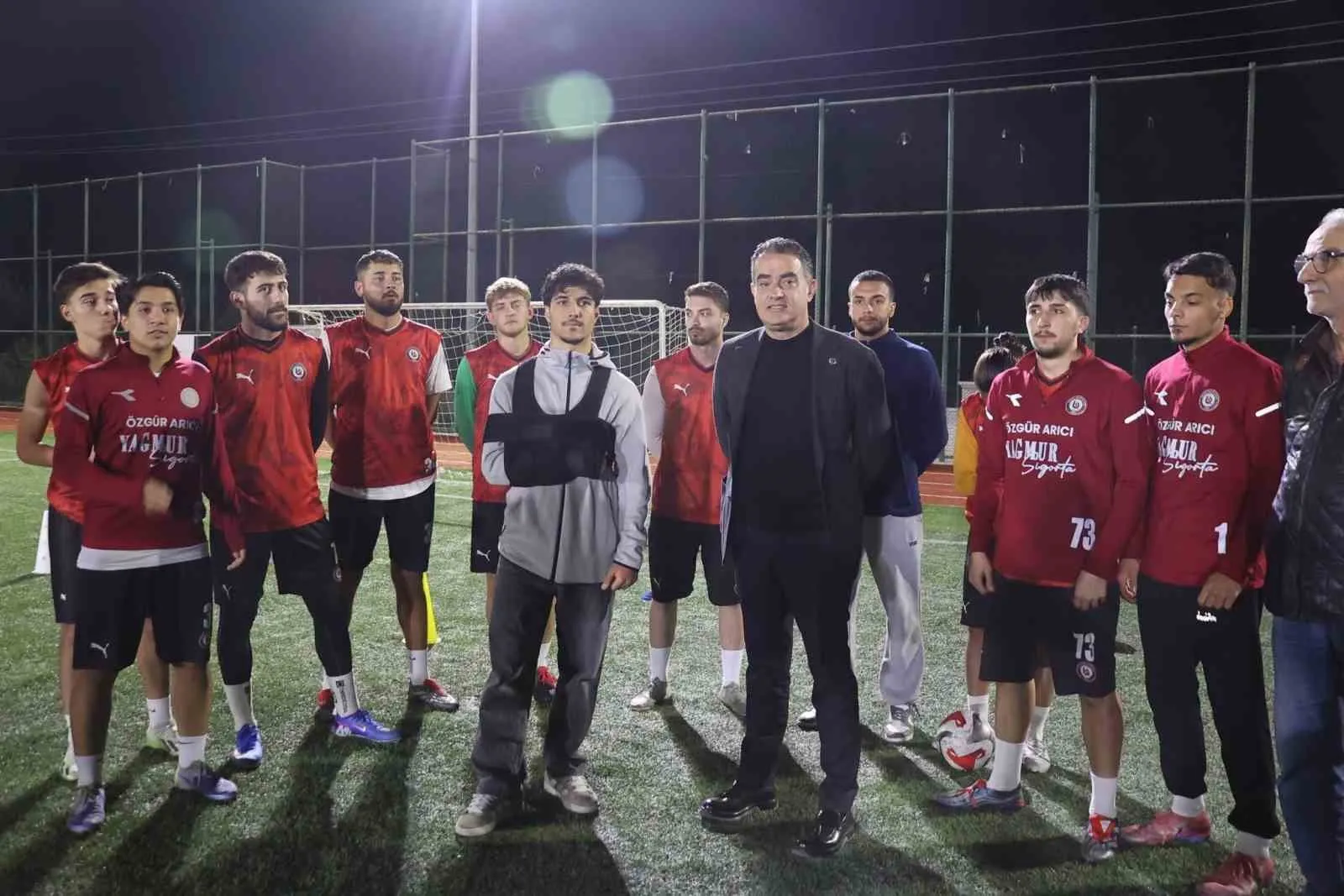 Kazayı atlattı, soluğu sahada aldı: Başkan Arıcı’dan futbolculara moral ziyareti