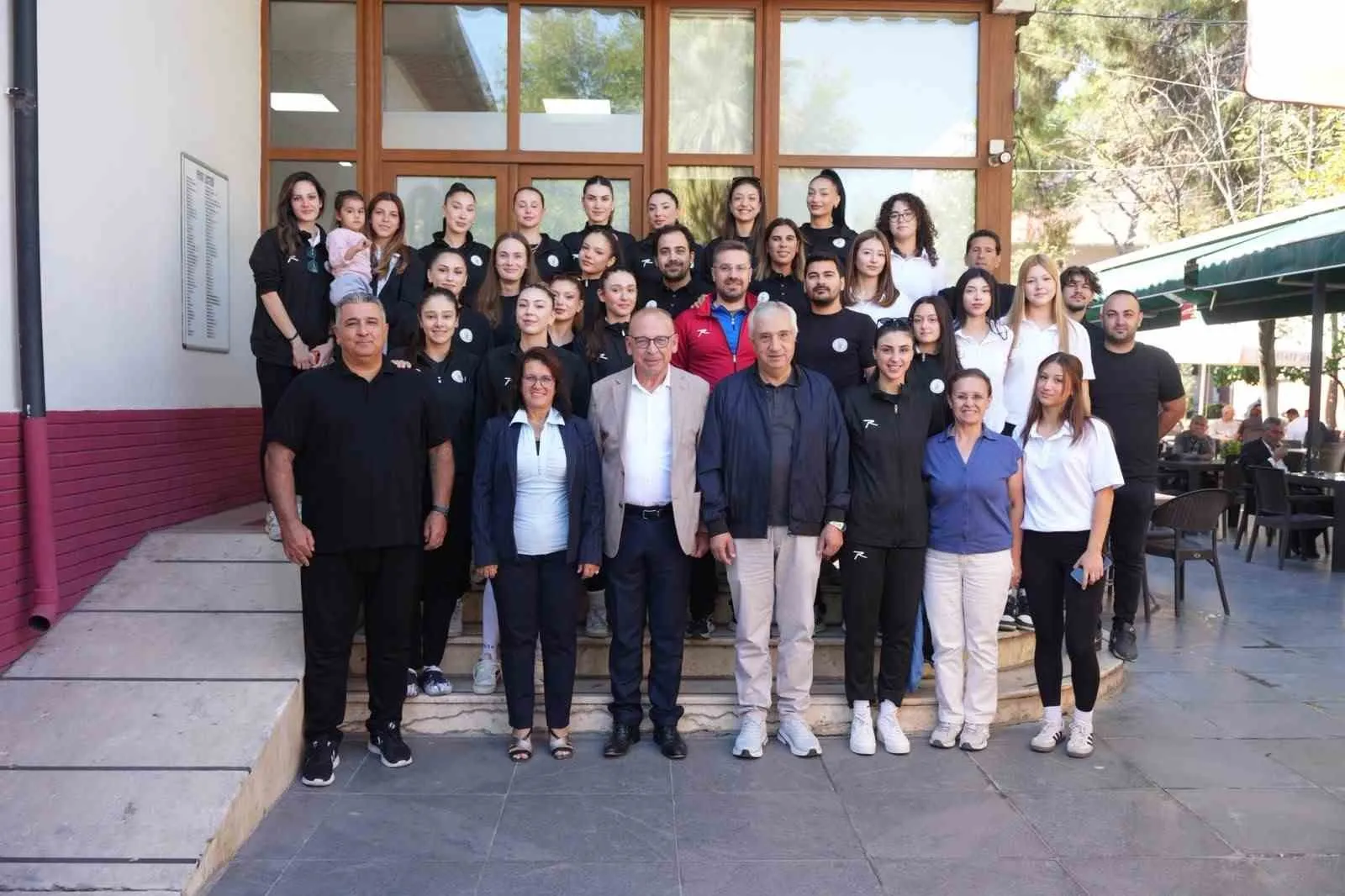 Turgutlu’nun Sultanları parkede fırtına gibi esti: Sezona set vermeden giriş