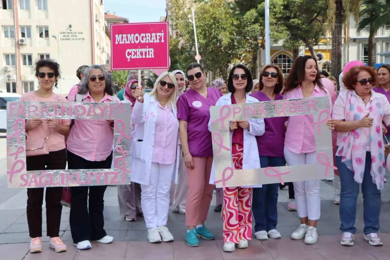 Manisa sokakları pembe oldu: Kanserle mücadelede erken tanı vurgusu